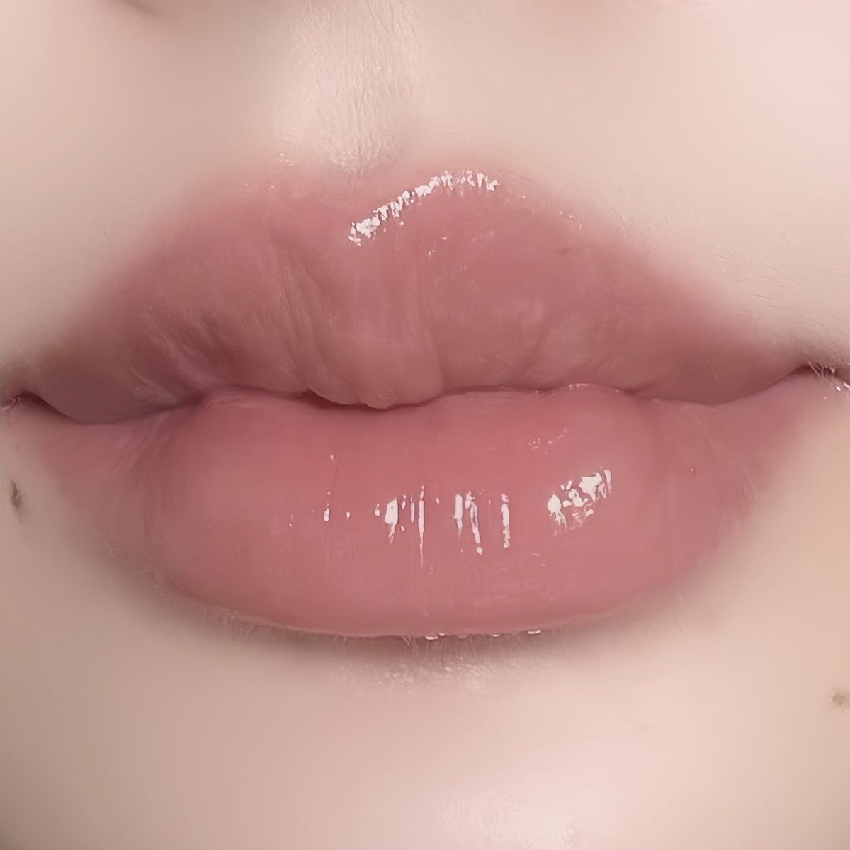 ลงปากคือสวยตะโกนนน สีถูกต้องนู้ดชมพูตุ่นๆ มันไม่ซีดเกินโทนนี้เข้ากับเมคอัพแล้วหน้าละมุน✨💋