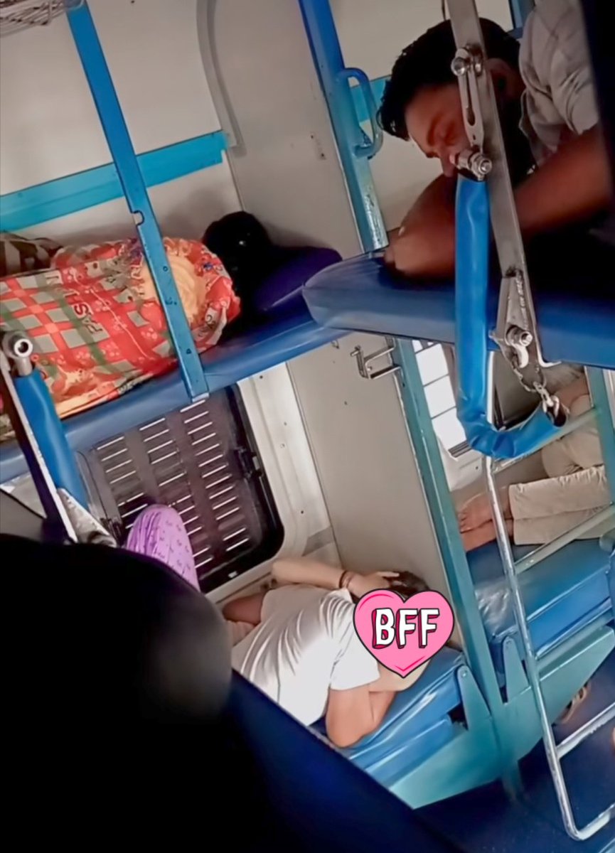 Oyo का खर्चा बचता हुआ एक बेरोजगार युवा, जेब में हजार रुपए न होने की वजह से

ट्रेन में ही वनडे मैच खेलने लगा, जिसका पब्लिक ने वीडियो बना लिया 

 ट्रेन में ऐसी हरकतों का मैं विरोध करती हूं, ट्रेन यात्रा के लिए है इसे यात्रा के लिए ही रहने दें 

 आप लोग इसका समर्थन करते हो विरोध?