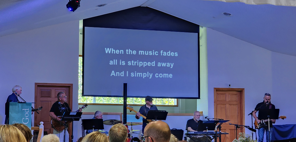 corezero's tweet image. Had a wonderful long weekend of worship with friends and special guests. Rehearsal Friday, brought the worship set to a homeless shelter Saturday, and a church Sunday morning. Hung out at the lake grilling burgers Sunday afternoon. That's me on the keys bringing the glue.