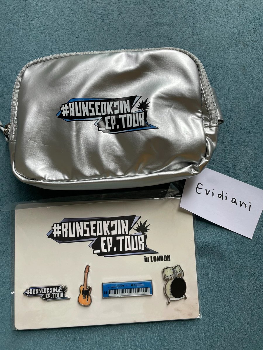 rjin0492's tweet photo. Help RT

WTS runseokjin vip gift london.
845k minus tax (gak sampe 100k)
Handcarry 25 september.
Domisili Tangerang. https://t.co/XdI5Cbdubj