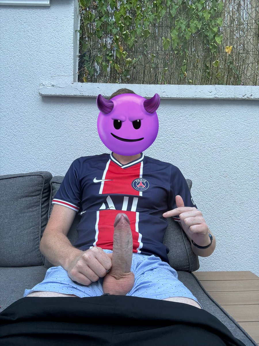 Et si tu venais pomper comme un batard ? 😈🥵😜🍆💦

#bigcock #gayboy #monstercock #topboy #kiffeur
