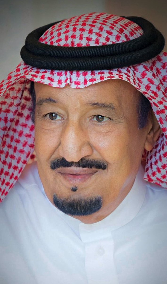 من السُّنّة أن نخص ولاة أمرنا بالدعاء؛ فبصلاحهم تصلح الأمة، وبقوتهم يثبت الدين، وبنصرهم تعلو كلمة الحق ..
قال الإمام أحمد رحمه الله: «لو كانت لي دعوة مستجابة لصرفتها للسلطان».

اللهم احفظ والدنا #الملك_سلمان_بن_عبدالعزيز، وأمدّه بالعافية والسداد، وانفع به الإسلام والمسلمين، واجعل