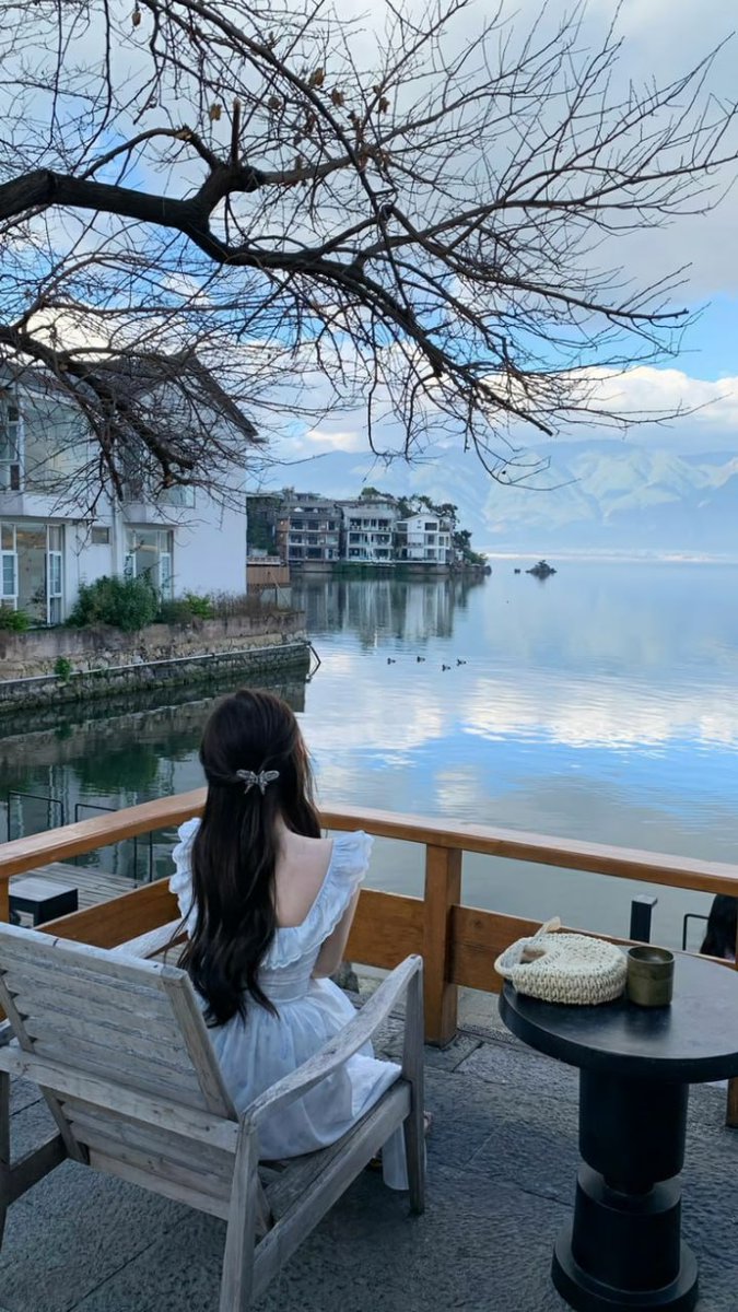 MirDirectioner2's tweet image. Life is so beautiful. One day, one hour, one minute will never come again. So just forget all problems and be happy.