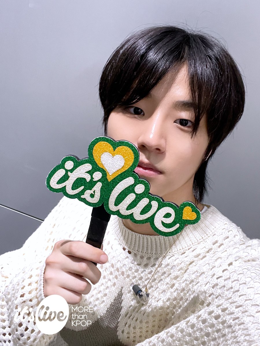 itsLIVEofficial's tweet image. #0WAVE 의 #잇츠라이브 가 잠시 후 5시에 시작됩니다!📸
유튜브 it's Live 채널에서 만나보세요!
‘#take_me_for_granted &amp;amp; #summ_time’🌊

#영웨이브 - take me for granted &amp;amp; summ’ time (Band Ver.)
Youtube 'it's Live' Channel at 5PM KST TODAY!