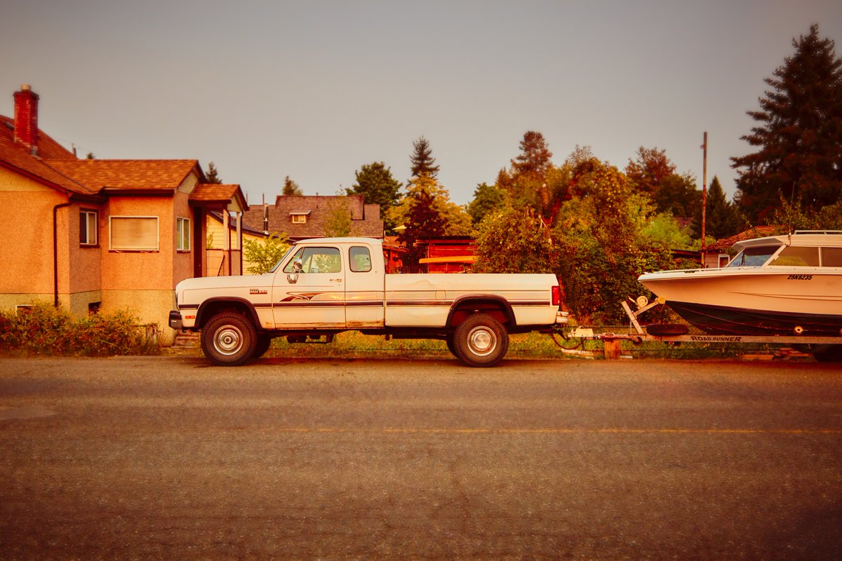 RobinBurchPhot1's tweet photo. More red in the golden hour hues with all the smoke from wildfires give off an old Kodachrome vibe. https://t.co/REWSSf0HTd