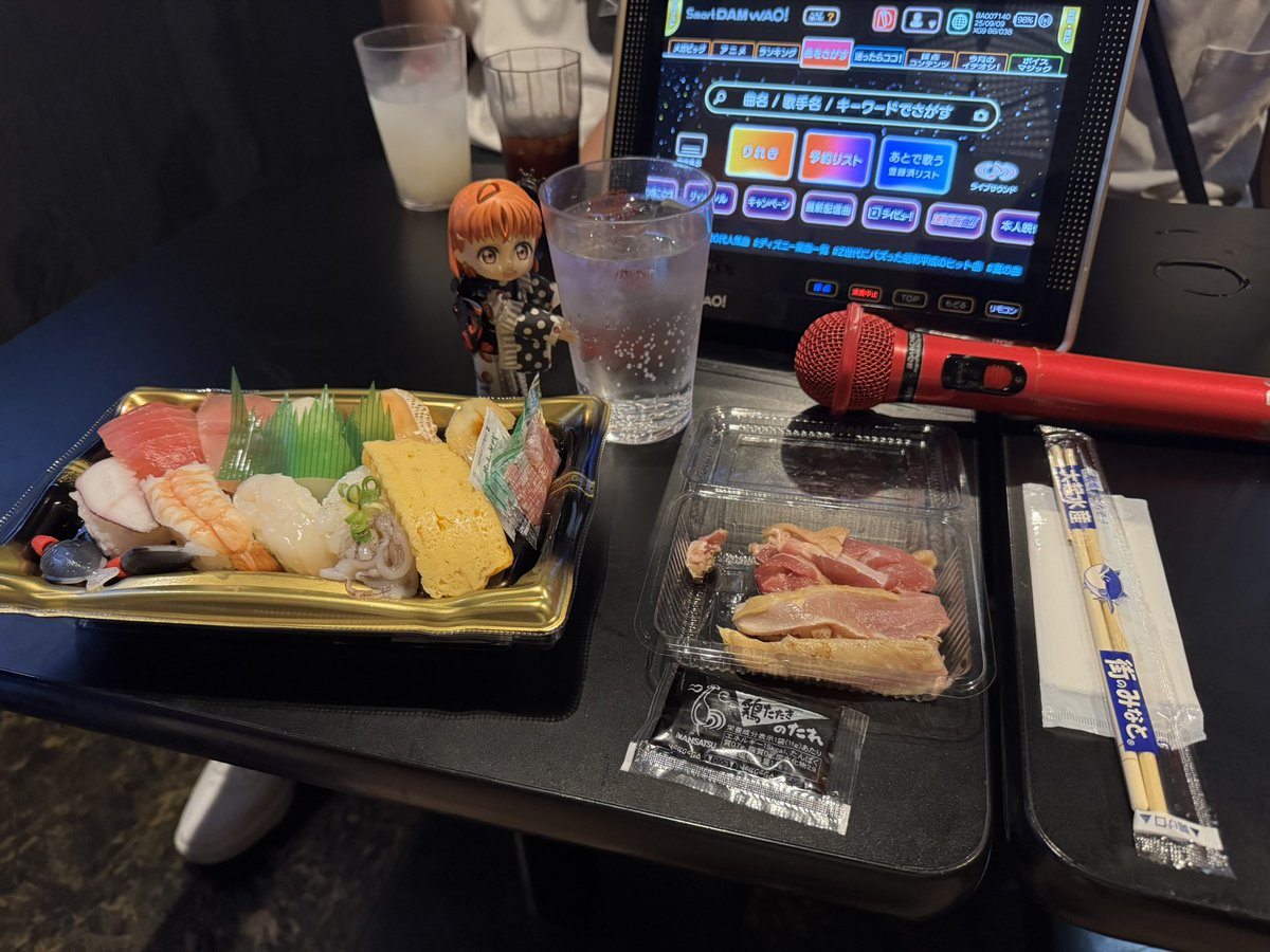 今日は会社のメンバーとカラオケです🥰🥰🥰
お昼は大起水産のお寿司と鶏のたたきです🥹🥹🥹

#小さなラブライブ