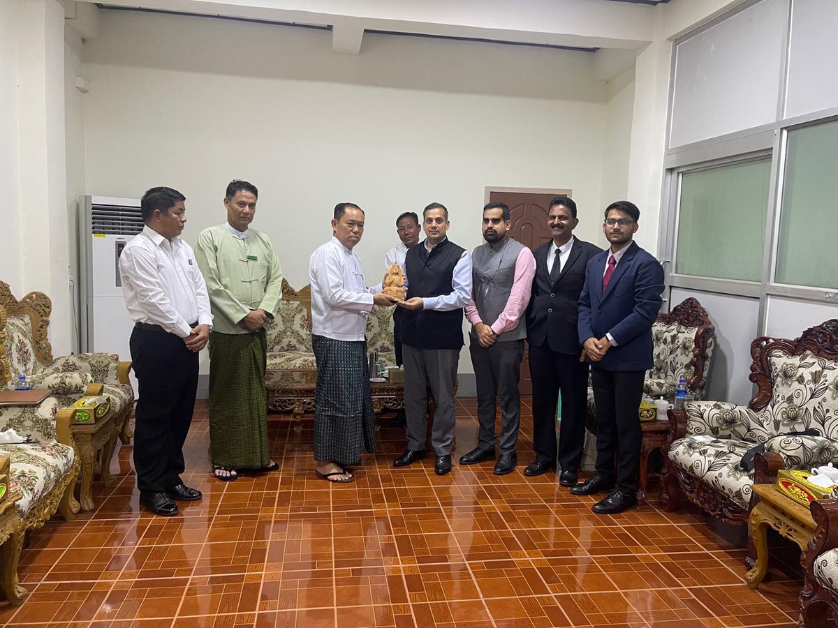 IndiainMyanmar's tweet image. Continuing our engagement with Rakhine. On 5-6 Sep, a team comprising DCM Ashish Sharma, First Secretary Amit Shreeansh &amp;amp; IPGL&apos;s Kathirvelu M visited Sittwe, including KMMTP port and @cgisittwe premises. They also met the Rakhine Transport Minister, Indian diaspora &amp;amp; UN agencies.