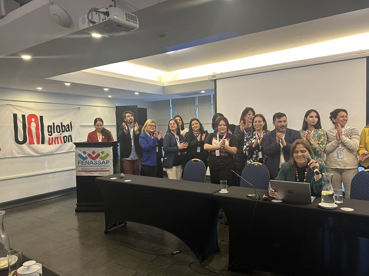 gloria flores tweet media