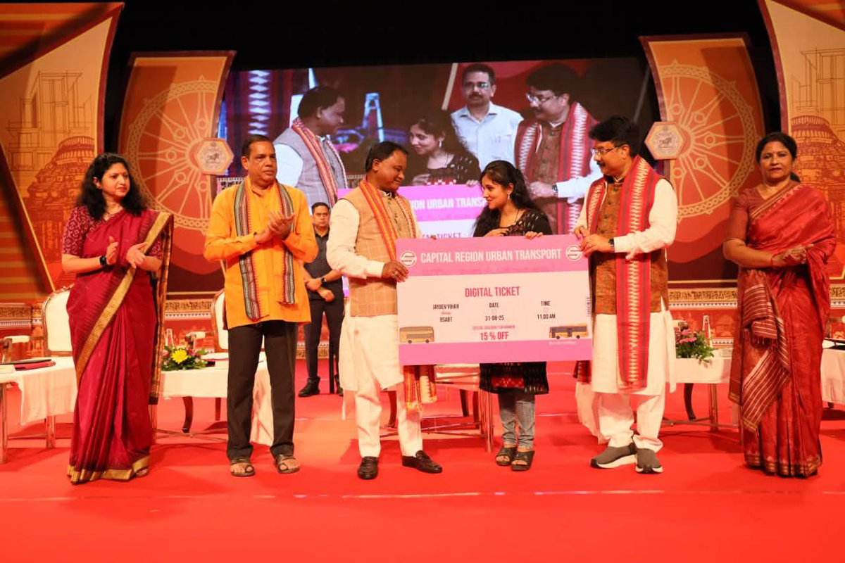 babusinghodisha's tweet photo. On #LocalSelfGovernanceDay, Hon’ble CM Shri @MohanMOdisha launched CRUT's digital initiatives, including the National Common Mobility Card, WhatsApp ticketing, special discounts on digital tickets - 10% for all, 15% for Women & Digital Passes in all operational areas of Ama Bus.
