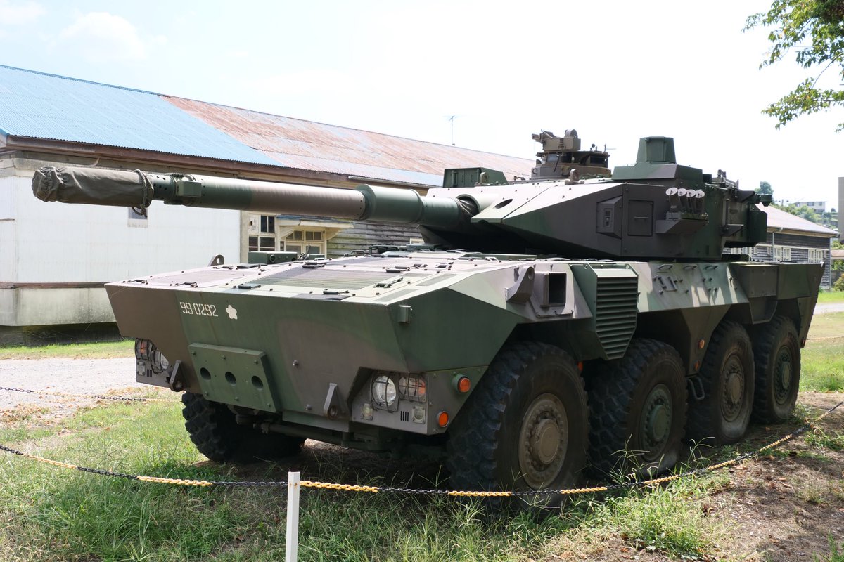 hitonoia's tweet photo. 土浦の武器学校に展示されてた機動戦闘車の試作車(銘板見る限り3号車/99-0292 ？ https://t.co/jeram2ZlPl