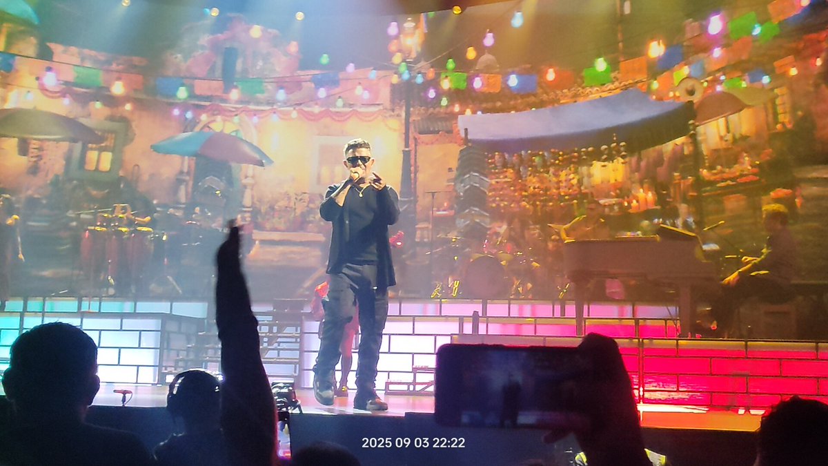 Moni_c_g's tweet photo. @AlejandroSanz Con justa razón, atesorare esa noche 😍 gracias...vuelve pronto, te esperamos...✨🫡 https://t.co/mHeAwHH80G