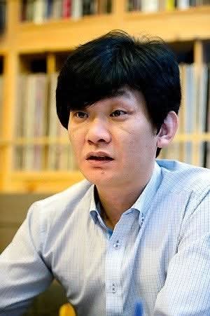 <조국당 성범죄 가해자 신우석>
신우석 이름으로 검색되는 기사는 단 한개뿐. 문재인정부 민정수석실 특별감찰반장이면 조국 민정수석 부하직원이니 조국이 한겨레 김보협 버리고 이너서클 신우석만 보호한거네. 그나저나 이 자식 관상은 역시 과학.
v.daum.net/v/202509052252…