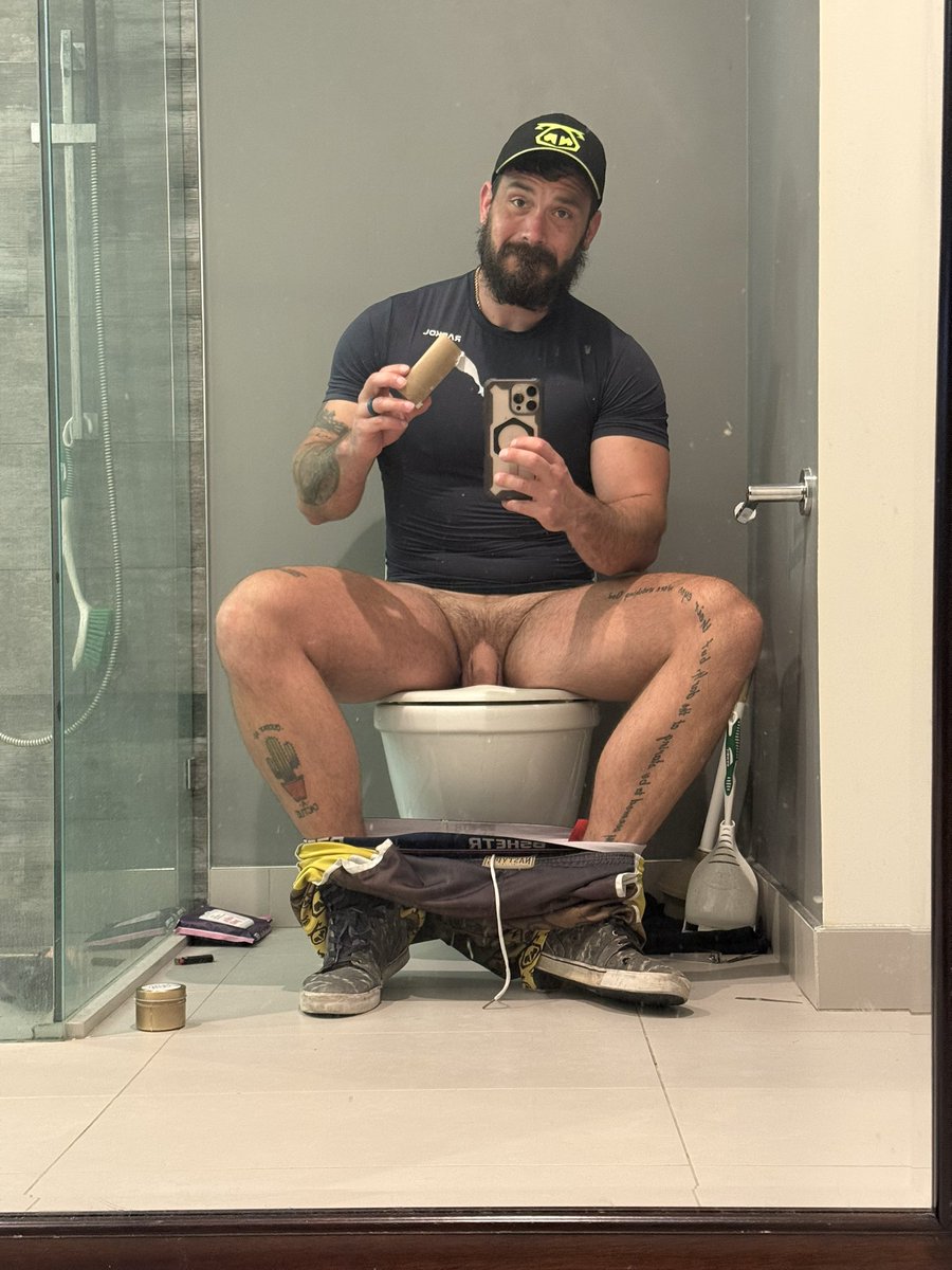 Can someone go to my Amazon wishlist and buy some toilet tissue for me real quick? 🥺👉👈