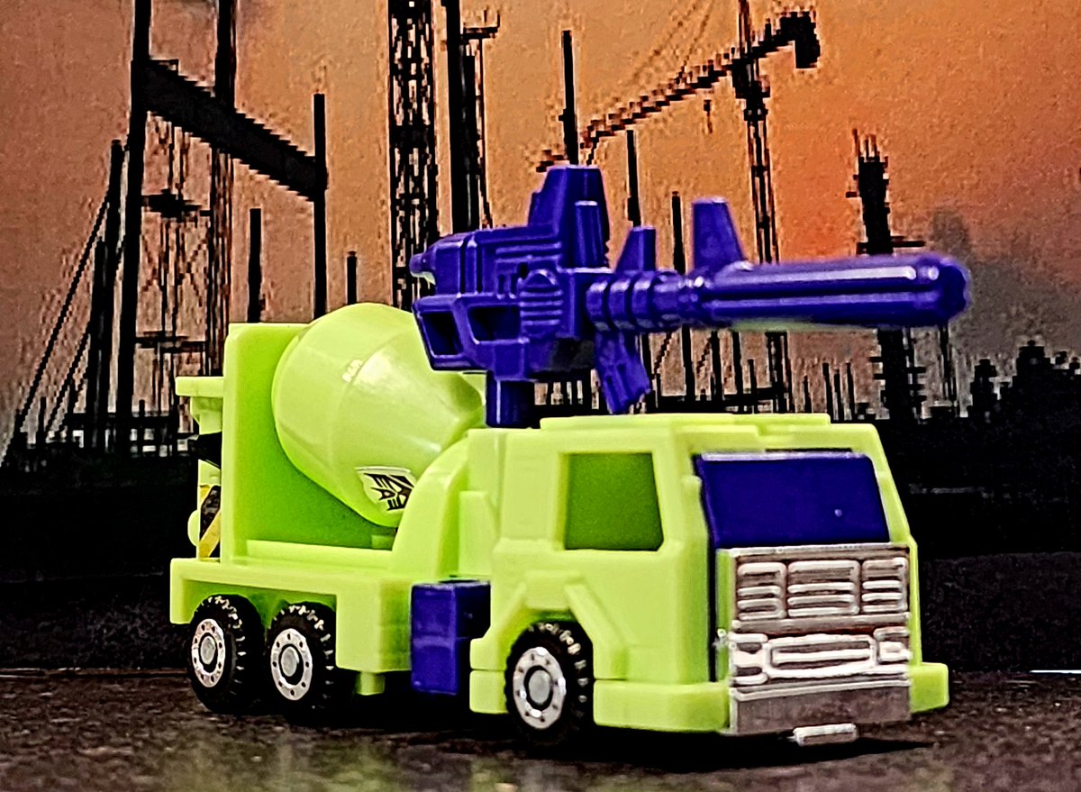 SwChamp's tweet photo. Today's #ActionFigureoftheDay is the Gen 1 Constructicon Mixmaster!Nothing is safe. From raw ore to living robots, it all goes into Mixmaster's grisly drum where it's reduced, refined, and recombined into virtually any raw material the Decepticons need. https://t.co/hhGXZpulaL