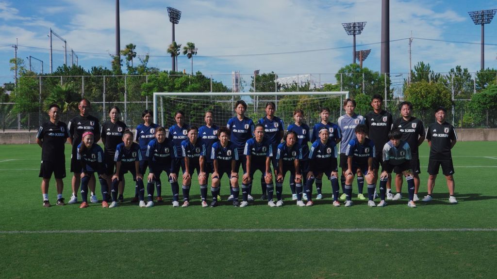JDFA_official's tweet photo. 【☆拡散希望☆　「Unite Our Spirits～東京デフリンピックに向けて～」 公開】

東京2025デフリンピックに向けた啓発動画として一般社団法人日本耳鼻咽喉科頭頸部外科学会様の制作による、 デフサッカー女子日本代表に迫ったドキュメンタリー動画「Unite Our Spirits」が本日公開となりました。

https://t.co/M0Vbx6Mb6w

動画では東京2025デフリンピックに向かうデフサッカー女子日本代表が一つのグループとしてどんな思いを持ち、どんな未来を描いて積み重ねているのか描かれています。
是非この動画を見ていただき、デフサッカーを知っていただきデフサッカー男女日本代表を応援していただけるとチームの力になります。

本作のタイトル「Unite Our Spirits」には、聞こえない、聞こえにくい選手と��こえるスタッフ、それぞれがお互いを認め合い、足並みを揃えて一つになり大きな目標に向かって進んでいる。
それぞれの人生＝魂（スピリット）を束ね纏める意味が込められています。

応援のほどよろしくお願いいたします。

https://t.co/M0Vbx6Mb6w

制作 : 一般社団法人日本耳鼻咽喉科頭頸部外科学会
Director / Videographer/Editor : Kazune Yahikozawa (Paradrift Inc.)
Assistant : Kenji Kainuma (Paradrift Inc.)
Sound Recordist : Saburo Saito (Paradrift Inc.)
Hair and Make : Mai Usuda, Tomomi Isuzu

≪東京2025デフリンピック≫
https://t.co/QKNt24CbZe
#デフリンピック
#日本代表
#デフサッカー