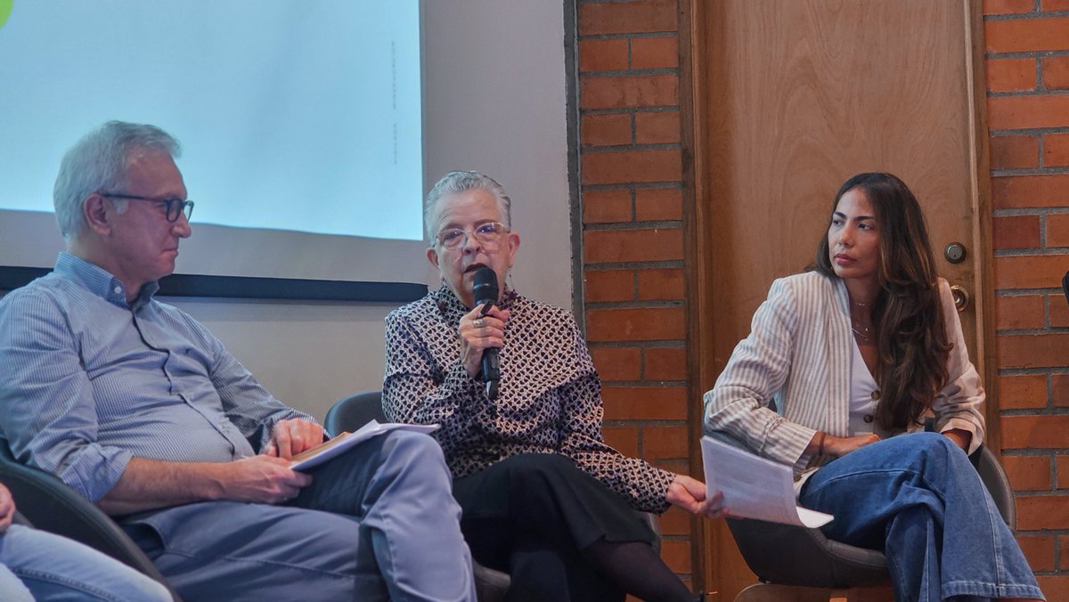 #HoyenEAFIT
Conversamos sobre Liderazgo en tiempos de crisis con María Clara Aristizábal, gerente de Desarrollo Urbano en Argos y miembro del Consejo Superior de EAFIT; Lucía González Duque, excomisionada de la Verdad; Gonzalo Pérez, expresidente de Grupo SURA
Panel de <a href="/mgppeafit/">Maestría en Gobierno y Políticas Publicas</a>