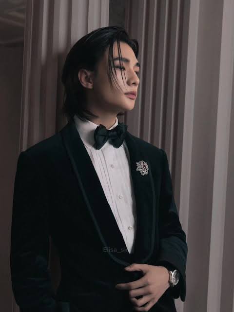 hyuninnie325's tweet photo. au hyunin | i bet you think about me 💍

Jgn y Hjn prometieron casarse entre ellos si no encontraban a alguien para cuando cumplieran 25. A un mes de cumplirlos, Jgn recibe una petición de su mejor amigo con quien no ha hablado en meses: ser el damo de honor de su prometido. https://t.co/fglOQ4ZWGP