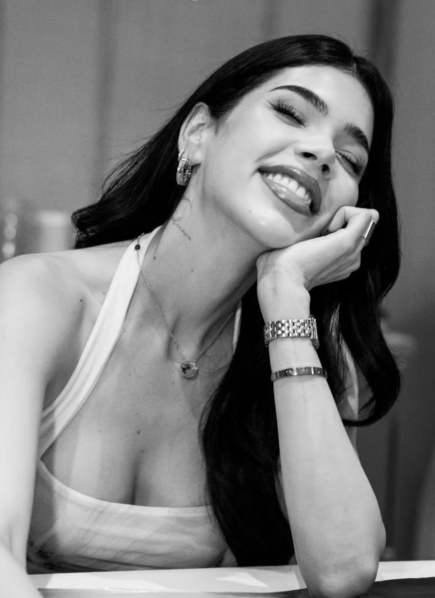 That smile is so perfect, I love her too much! ♥️