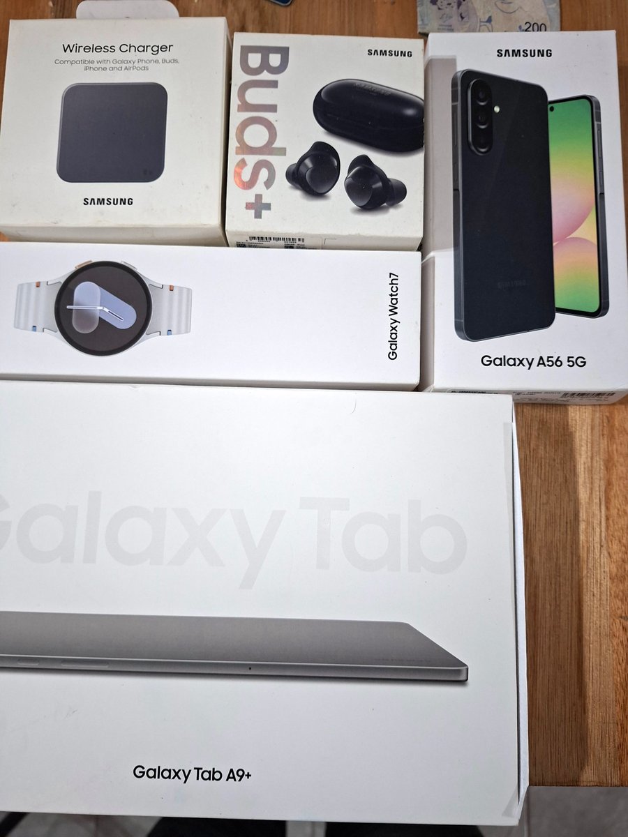movilpda's tweet photo. Mi humilde ecosistema de @SamsungArg https://t.co/qBEUREeZnN