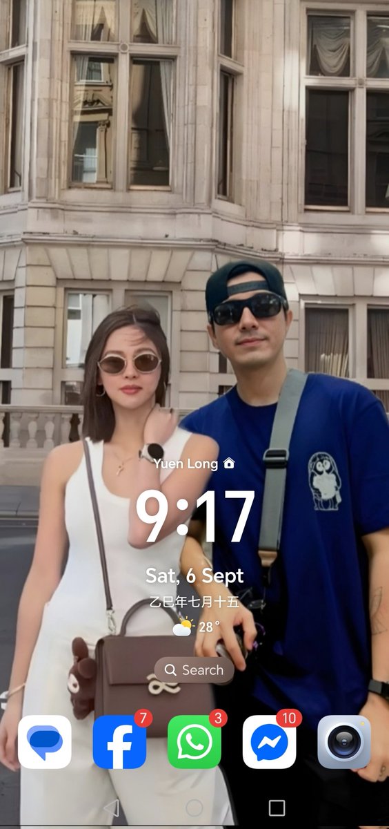 Hindi ko maatim na si Kimmy lang ang wallpaper ko kaya ginawan ko ng paraan. 😂 Ayokong isipin ni Itay na mas mahal ko si Inay. Dapat patas lang. 😂

Oh, wag nyo ng tangkain pulisin yang pagkakaedit ko! It's harmless.
Baka sabihin na naman nila puro edit!