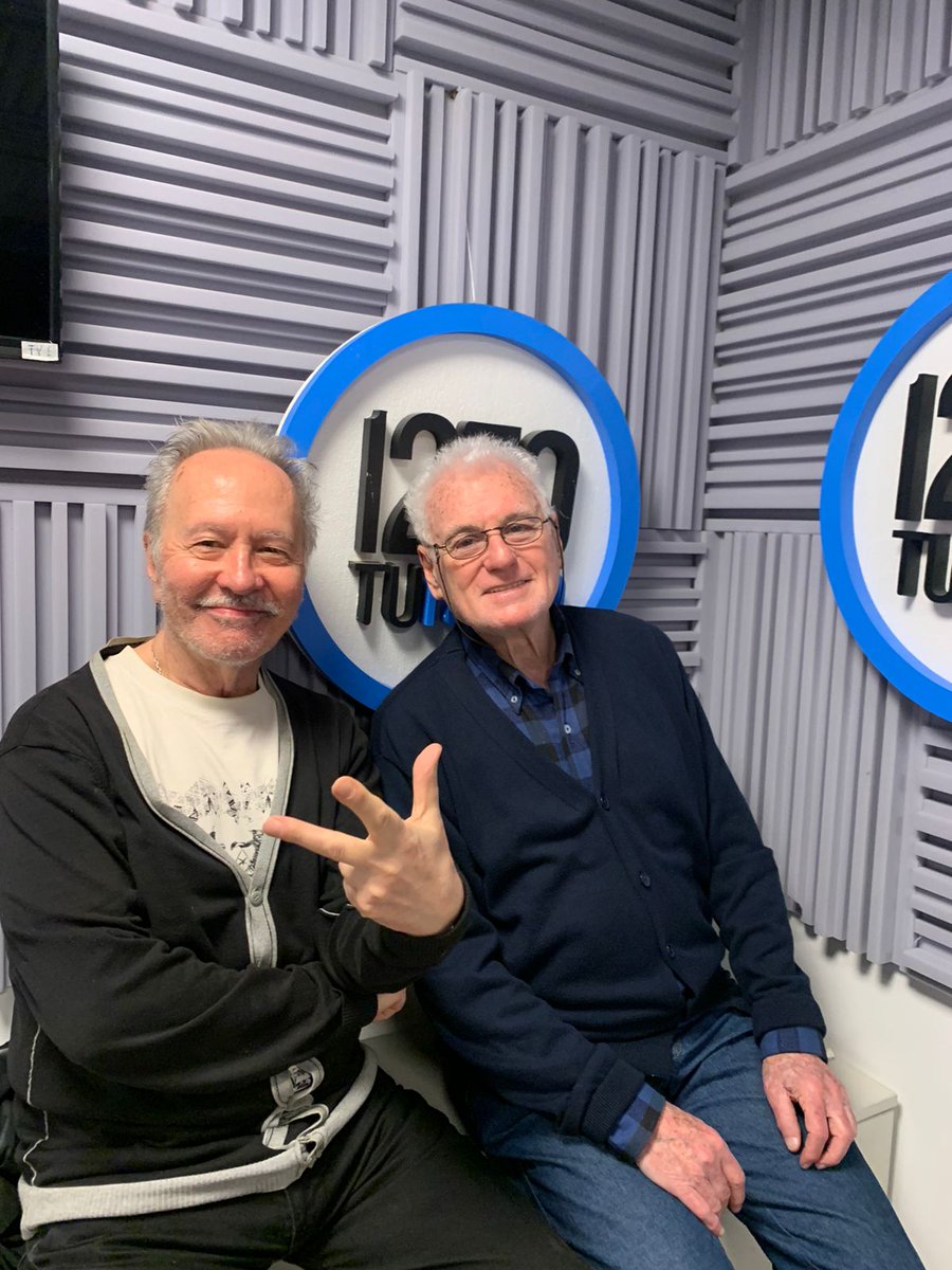 Sábado 6. Dos dinosaurios vivos c/<a href="/CarlosUlanovsky/">Carlos Ulanovsky</a> <a href="/provincia1270/">Radio Provincia AM 1270</a> 9 a 11. Meiji, <a href="/casciari/">Hernán Casciari</a> Lía Jelín <a href="/mariamarullok/">mariamarull</a>  Ya estamos en septiembre, qué rápido pasa el milenio. Nuestro guasap 221 614 4932, les esperamos c/el corazón abierto y los bolsillos vacíos