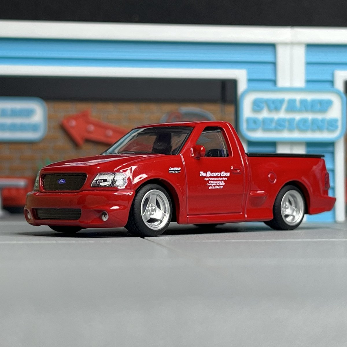 🆕1/64ホイールセット
・THR
販売開始しました！
スポーティな3本スポークホイールをテーマに制作したタイヤ＆ホイールセットです🛞
#HotWheels #ホットウィール