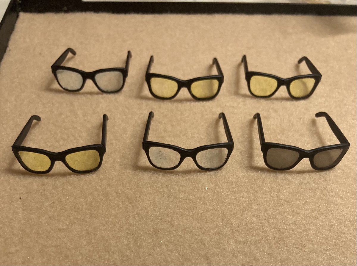 chiemin924's tweet image. メガネフレームだけのを購入
レンズ部分にレジンを流して
サングラスにしてます😊
ネックレスもボールチェーンと
クロスパーツで💜

少しずつフォロワーさんにお譲りしてます💜

メインはインスタです
instagram.com/chiemi24jm13?i…

 #マテルドールbts
 #セルフリペイント