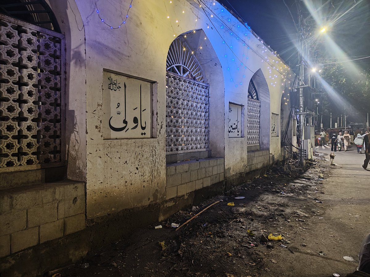 mirfarooq4's tweet photo. I saw some respected Names of Allah written on walls of out side of Dargah Shareef Hazratbal,these names r written on very dirty walls were dogs and garbage was infront of these,kindly erease these names from these dirty walls @drdarakhshan @ddprsrinagar @OmarAbdullah https://t.co/GB5T6YdIL3