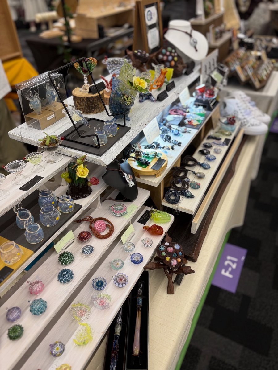 東京ハンドメイドマルシェ2025秋

始まりましたー🍁

ラーメンは家系
中盛り
海苔増し
固め薄め
です🍜

バビュン

glass accessory押野
ブース:F21
東京ドームシティ プリズムホール
10:00〜17:00

#東京ハンドメイドマルシェ