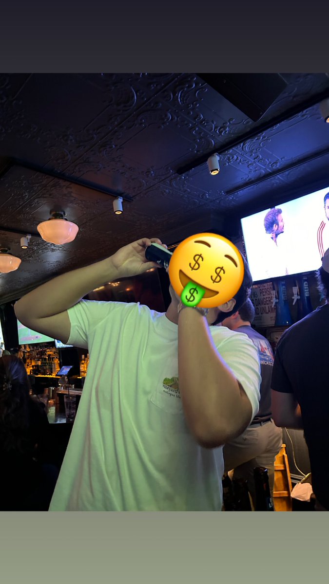 doncelotti_'s tweet photo. Shotgunning in a bar. Hell yeah dude you’re so ferdddd 🤙🤙🤙 #nuke https://t.co/Z0JhKS4V6O