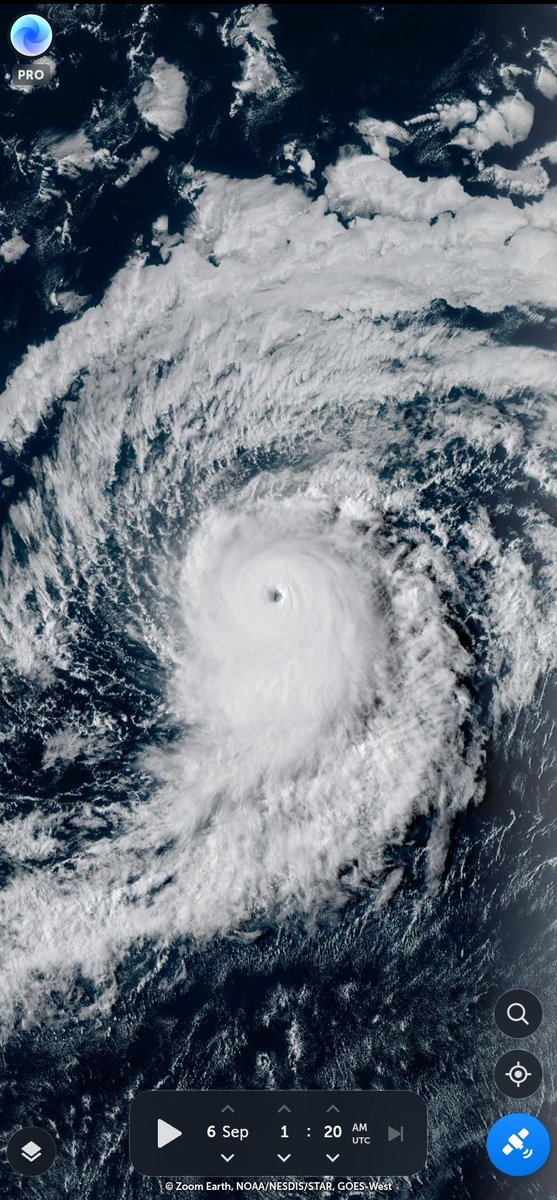 TC_IntlNews's tweet photo. Source: Zoom earth for Satellite imagery | Hurricane Kiko Still remains as category 4 and No Warnings or impact, issues has affected but still approaching near to Hawaii islands in few days of forecast #weatheralert #weatherforecast #Kiko #Hurricane https://t.co/RyVY42Ayaj