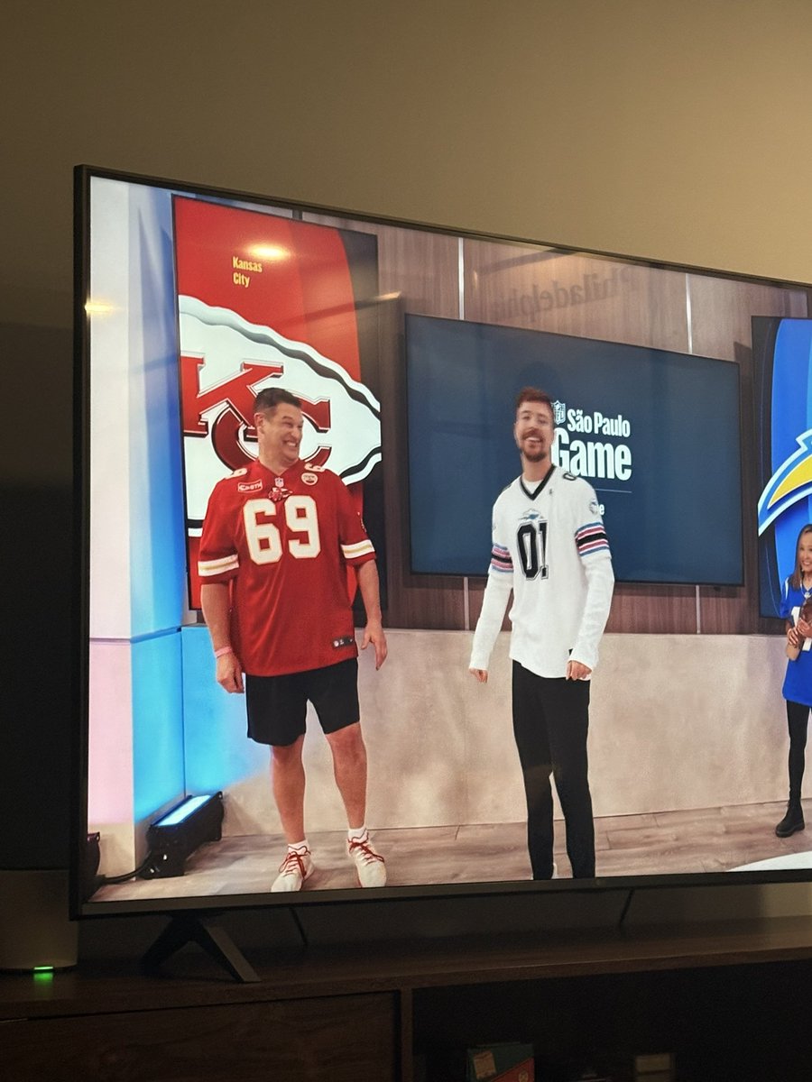 MyguyMike133's tweet photo. YouTube and Mr Beast got no chill 😭 #NFL #Youtube #MrBeast https://t.co/xLHt55FZiI
