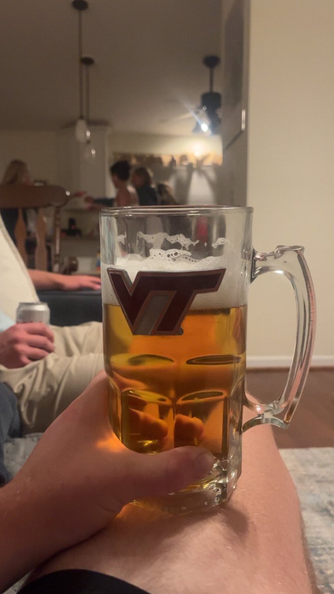 BoobieBurly35's tweet image. God my life sucks #ohno
