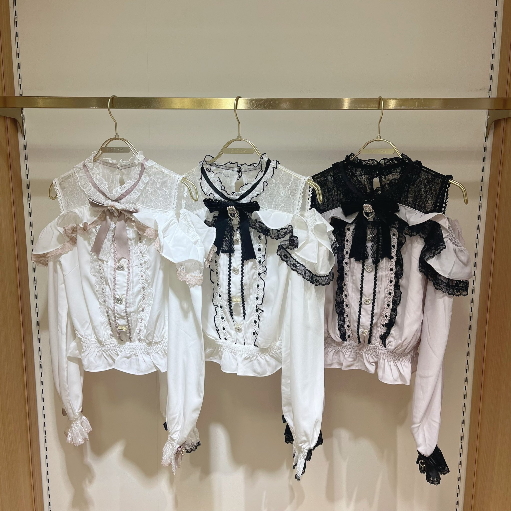 フランシュリッペfl5フリルショルダートップス♡新品未使用最終お値下げ フランシュリッペfl5フリルショルダートップス♡新品未使用最終