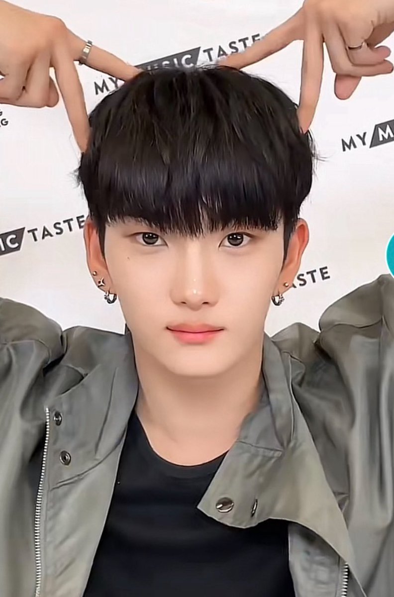 #ジュニョク 🐈‍⬛💕

耳の形がきれいな
にゃんこ💕🐾🐾

#양준혁 #준혁　#ヤンジュニョク  
#JUNHYEOK #カメラロール