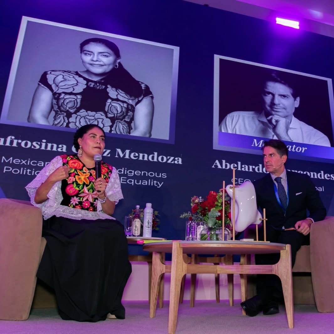 EufrosinaCruz's tweet image. Muy emocionada por recibir el LuxuryLab Award 2025 🏆, pero este reconocimiento no es para mí: es para las voces que cargo conmigo, para las niñas y niños que aún esperan justicia, para las mujeres indígenas que han sido silenciadas por siglos. Porque el verdadero lujo no está en…