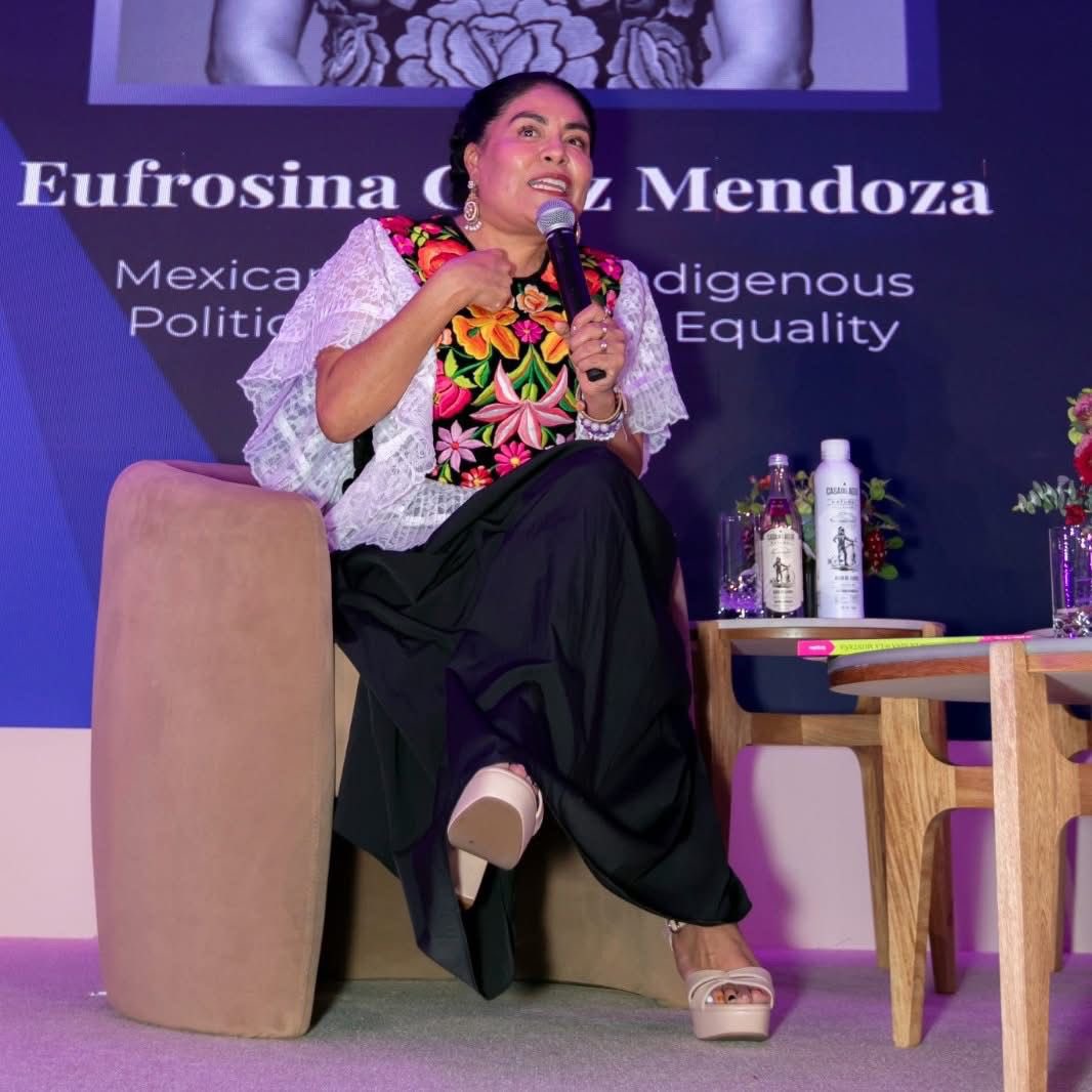 EufrosinaCruz's tweet image. Muy emocionada por recibir el LuxuryLab Award 2025 🏆, pero este reconocimiento no es para mí: es para las voces que cargo conmigo, para las niñas y niños que aún esperan justicia, para las mujeres indígenas que han sido silenciadas por siglos. Porque el verdadero lujo no está en…