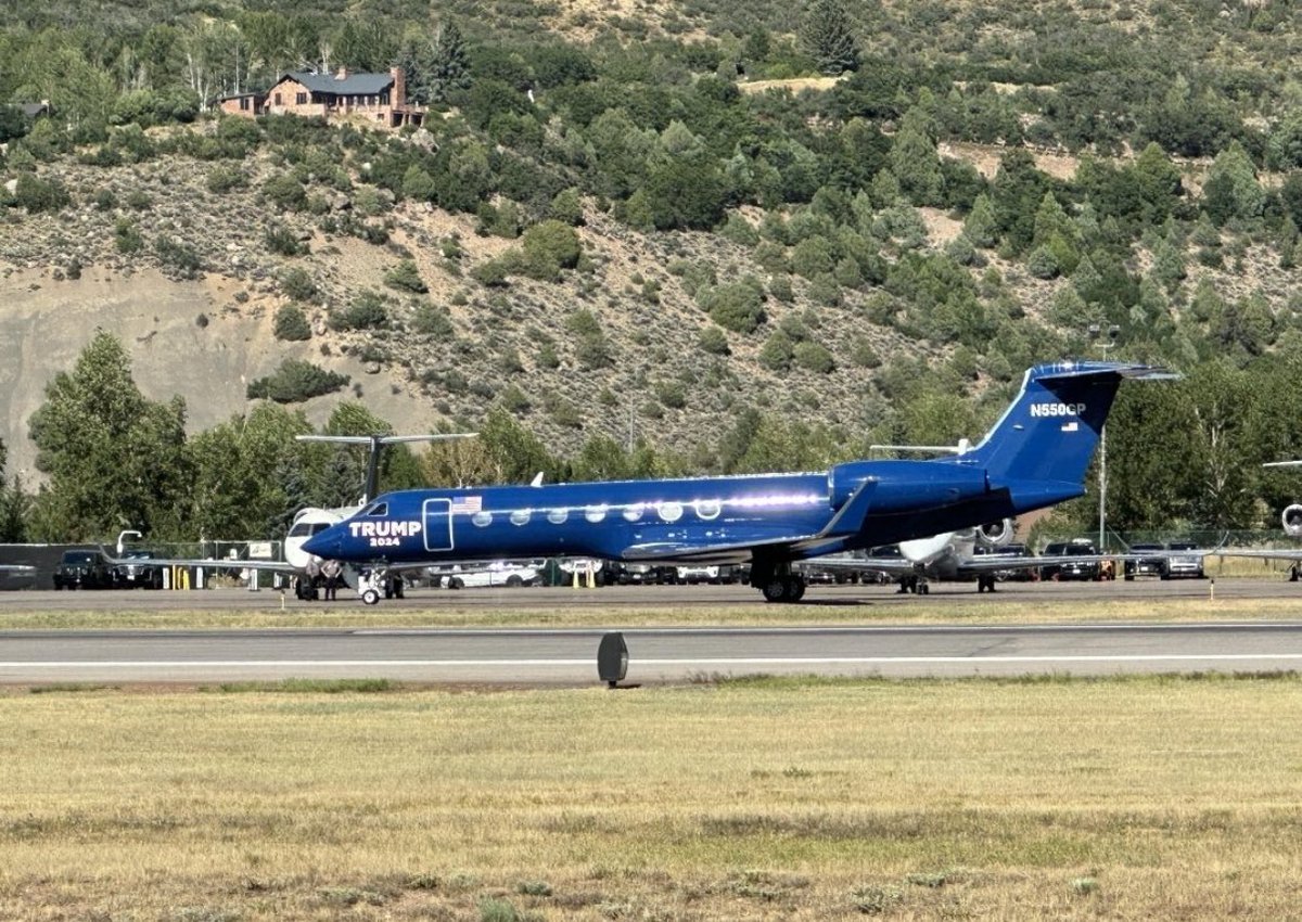 TIMELINE OF PRESIDENT TRUMP’S TAKEDOWN OF JEFFREY EPSTEIN! 

1997 - President Trump takes a flight on Jeffrey Epstein’s plane for the last time from Palm Beach to Teterboro, New Jersey. 
2004 - Trump and Epstein have their public falling out. 
2007 - Trump bans Epstein from