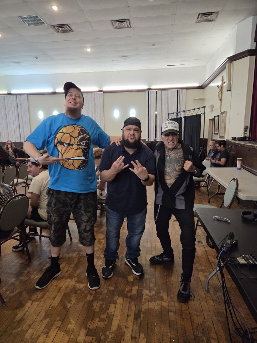 SteveMackDHS's tweet photo. A Monsta, An OG and a legend meet at a death match show....
#SVN #SevereViolentNature
#KevinGill #MonstaMack #VinnyStigma #DeathMatchWrestling https://t.co/fakiBBVsZF