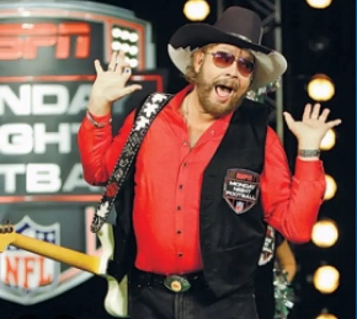 hecklebery's tweet image. Trump needs to call Goodell. The country won’t be fixed untill I see Bocephus back on tv.