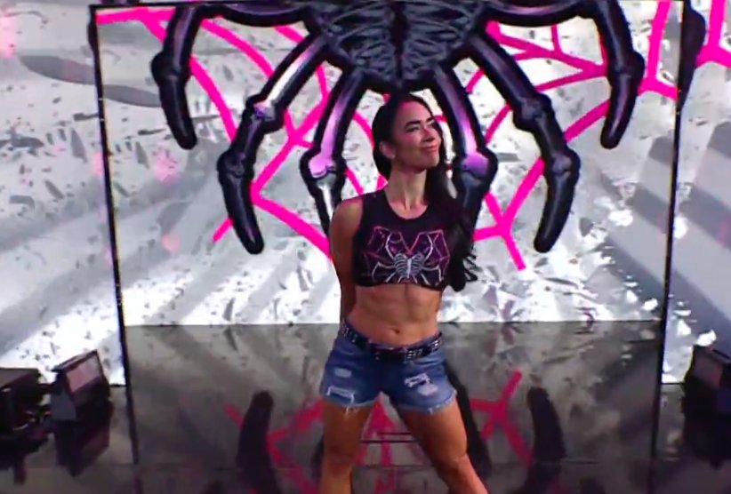 AJ LEE HAS RETURNED.

WHAT A POP.

LET'S GO.