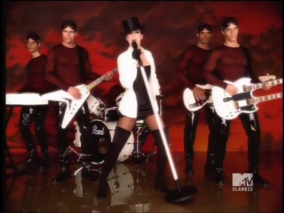 dudurh1's tweet photo. Shania Twain - Man! I Feel Like a Woman!
#VMAs #MTVClassic https://t.co/oA9AsLEKXu