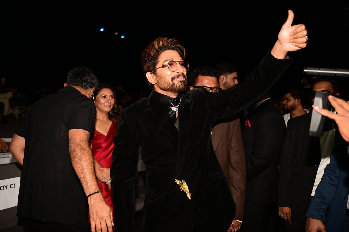 aaryahollics's tweet photo. One &amp; Only Stylish star 🔥💥 https://t.co/7lweMSXjma