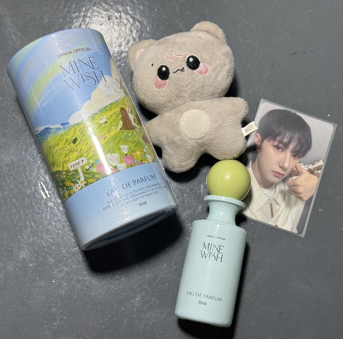 RENJUN JANUA AMBASSADORSHIP GIVEAWAY! 

2 Winners of Sealed Janua Mine Wish Perfume 💕

Mechanics: 
- Reply and QRT with the Keyword and Hashtag
- Will end and choose winners on September 8 

RENJUN'S SCENT 
#JANUAxRENJUN