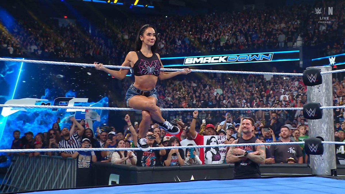 WHEN SHE SAT ON THE ROPES AGAIN >>>