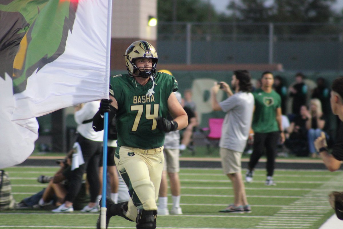 Chandler (Ariz.) Basha 2027 four-star offensive lineman Jake Hildebrand is the the top offensive tackle out West in the 2027 class 247sports.com/player/jake-hi…