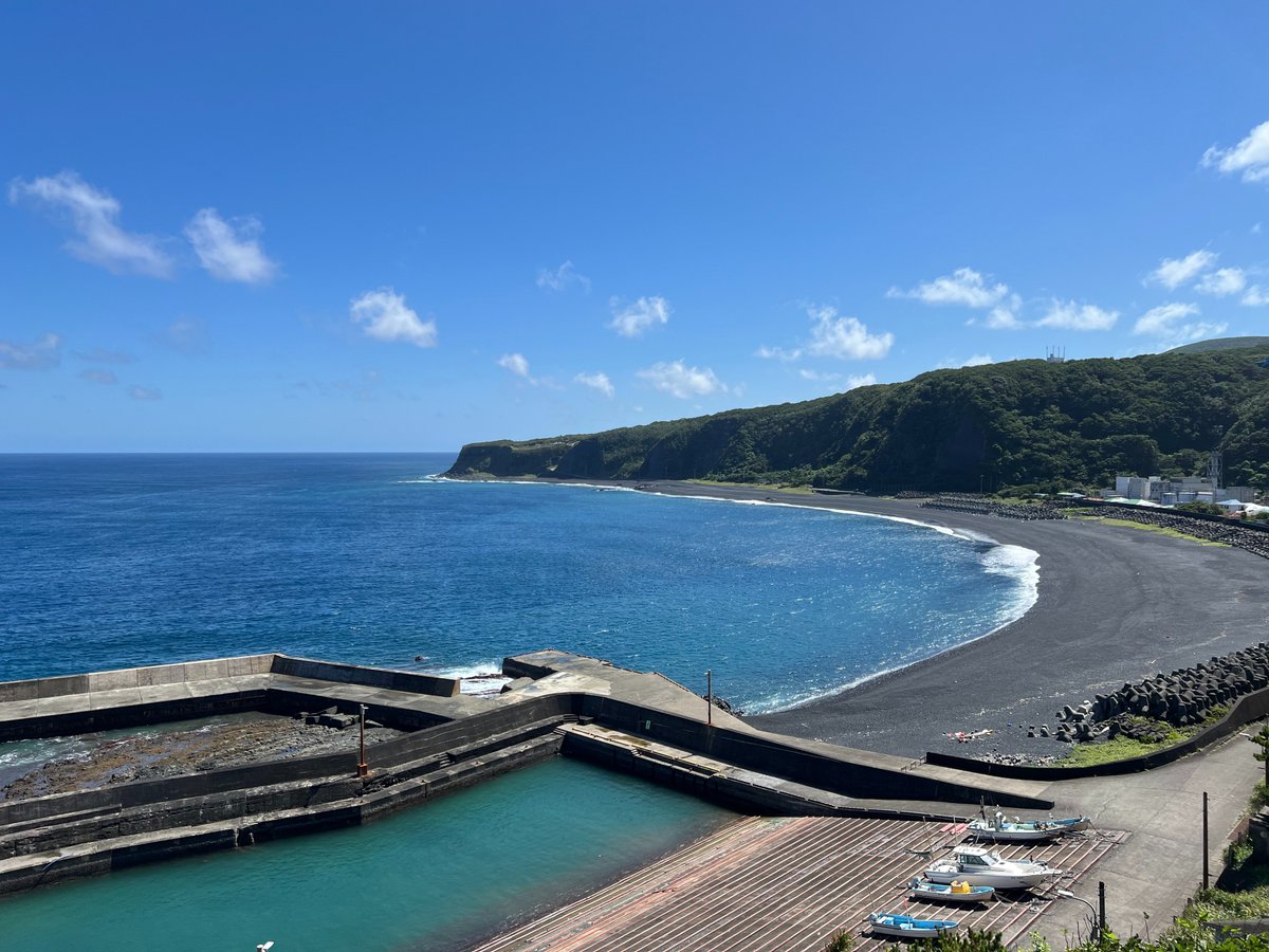 miyakejimaTA's tweet photo. 2025/9/5 本日10時の台風一過の大久保浜海水浴場
(海水温23.3℃/気温27.6℃/北東の風・最大風速9m/s)
画像からはわかりにくいのですが、かなりウネリが残っています。
#三宅島 #三宅村 #大久保浜 #volcanicisland #miyakejima #東京諸島 #tokyo11shima #OWS大会 #NOWS https://t.co/gRX89v0uPj