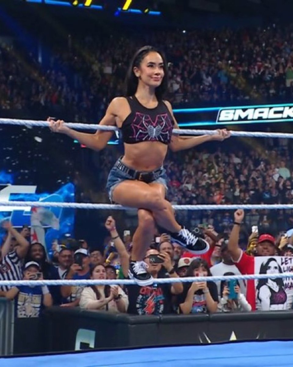 brolyx97's tweet photo. HOLY SHIT HOLY SHIT HOLY SHIT HOLY SHIT
AJ LEE IS BACK 🔥🔥🔥🔥🔥
#WWE #wwesmackdown #wwe #AJLee #ajleereturn #CMPunk https://t.co/fdHnFhEx39