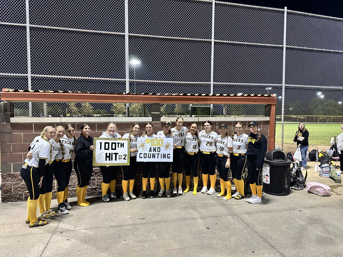 Ava Oberle tweet media