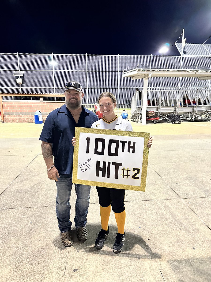 Ava Oberle tweet media